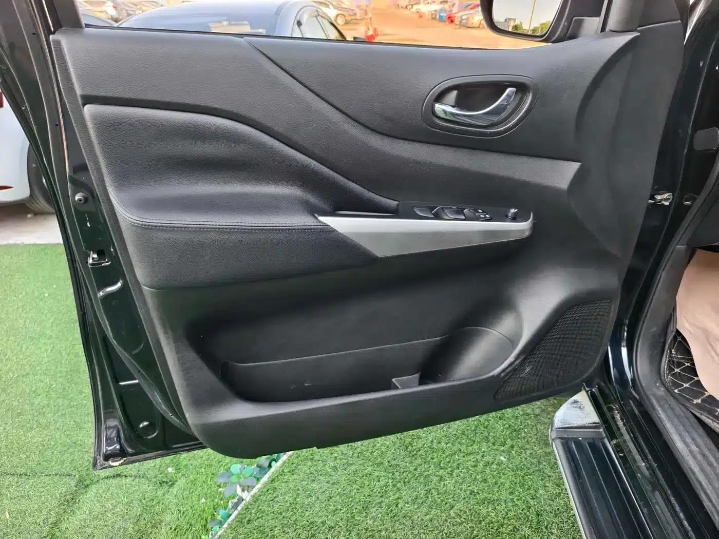 2017 Navara 2.5L Automatic 4WD Luxury Edition QR25 — миниатюра 9