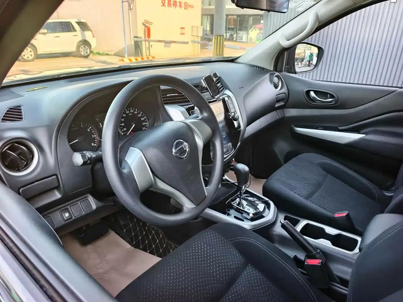 2017 Navara 2.5L Automatic 4WD Luxury Edition QR25 — миниатюра 10