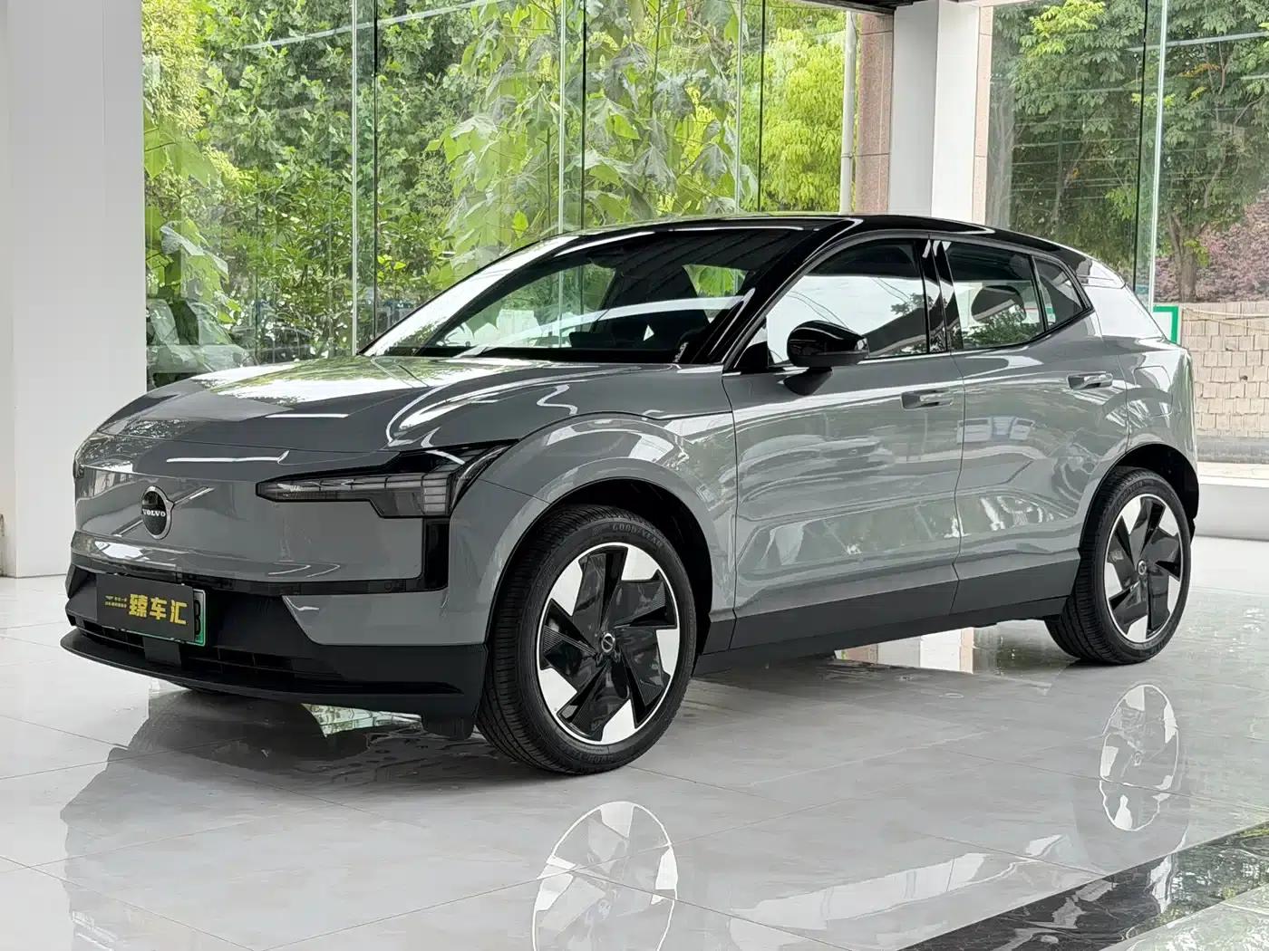 Volvo EX30 2025 Rear-Wheel Drive Long Range Plus — миниатюра 1