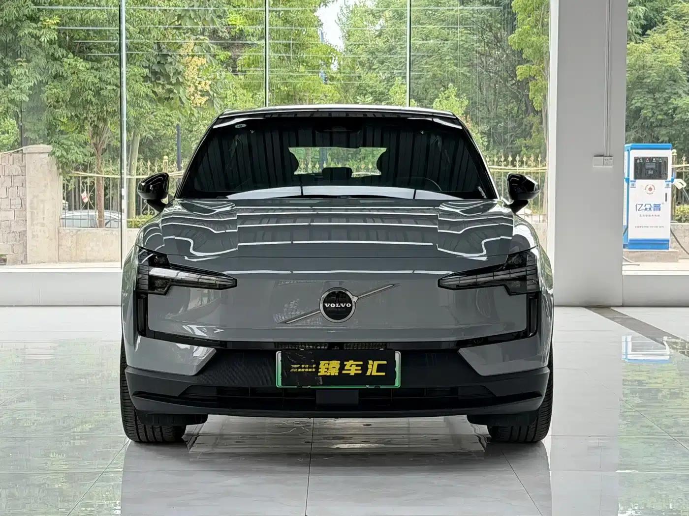 Volvo EX30 2025 Rear-Wheel Drive Long Range Plus — миниатюра 2