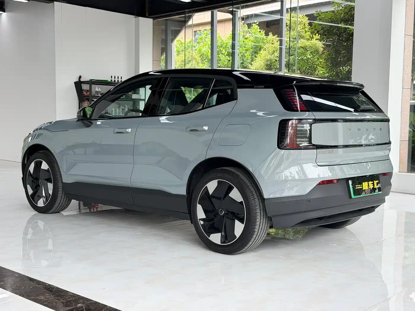 Volvo EX30 2025 Rear-Wheel Drive Long Range Plus — миниатюра 4