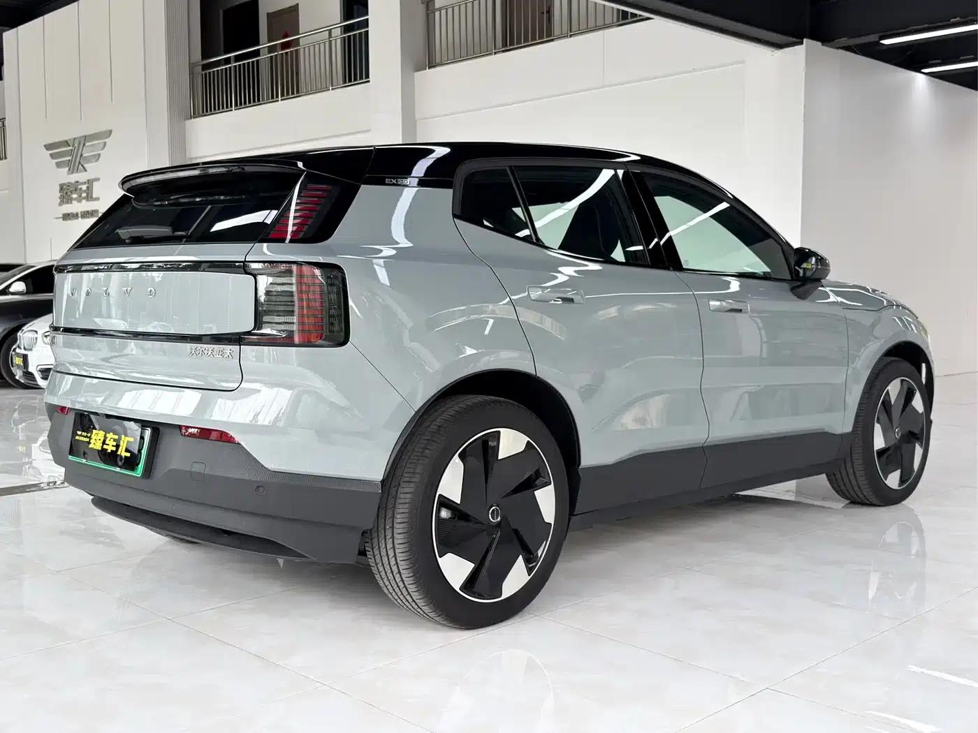 Volvo EX30 2025 Rear-Wheel Drive Long Range Plus — миниатюра 6