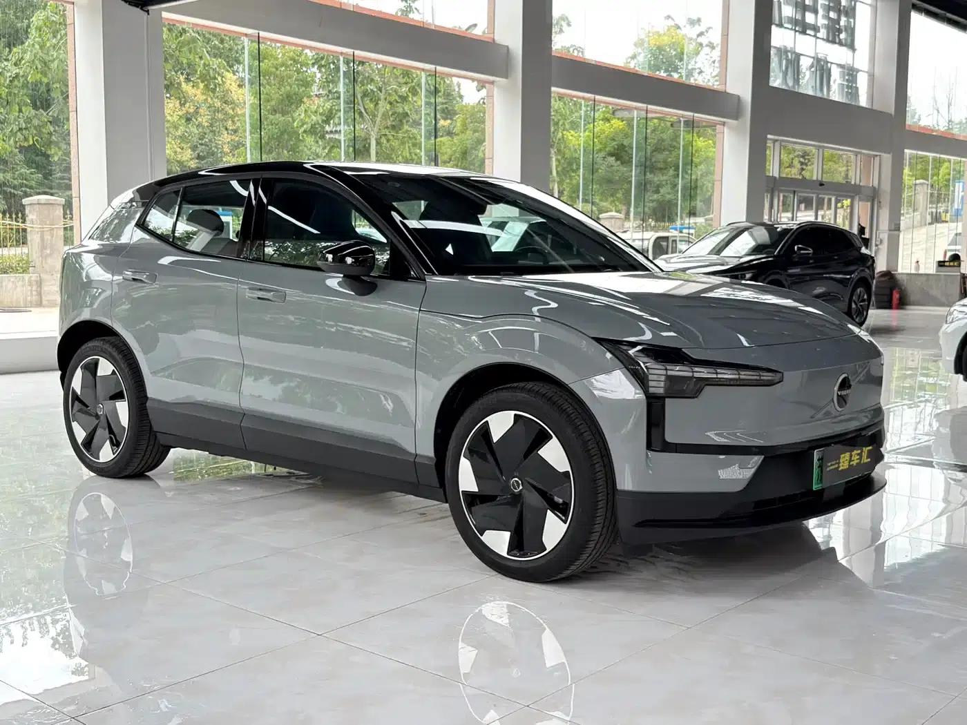 Volvo EX30 2025 Rear-Wheel Drive Long Range Plus — миниатюра 7