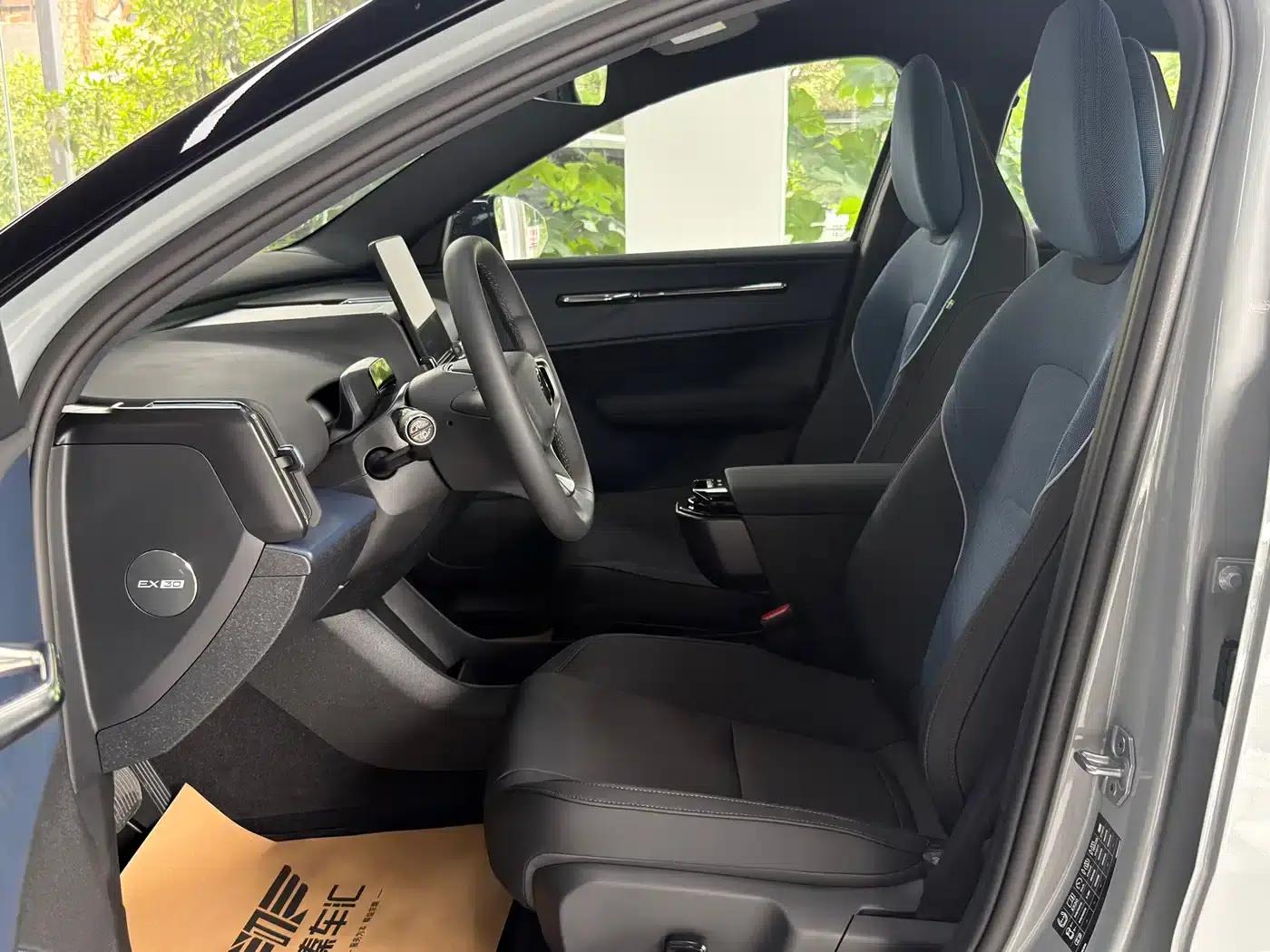 Volvo EX30 2025 Rear-Wheel Drive Long Range Plus — миниатюра 8