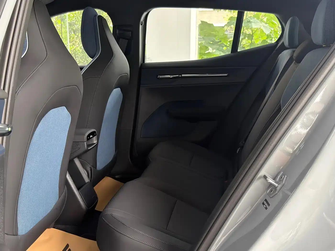 Volvo EX30 2025 Rear-Wheel Drive Long Range Plus — миниатюра 10