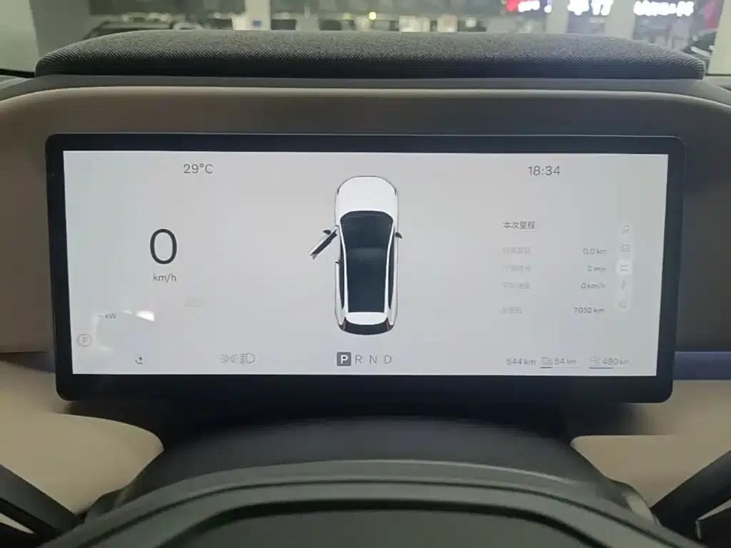 2026 Volvo XC70 Plug-in Hybrid, All-Wheel Drive, Extended Range Plus — миниатюра 12