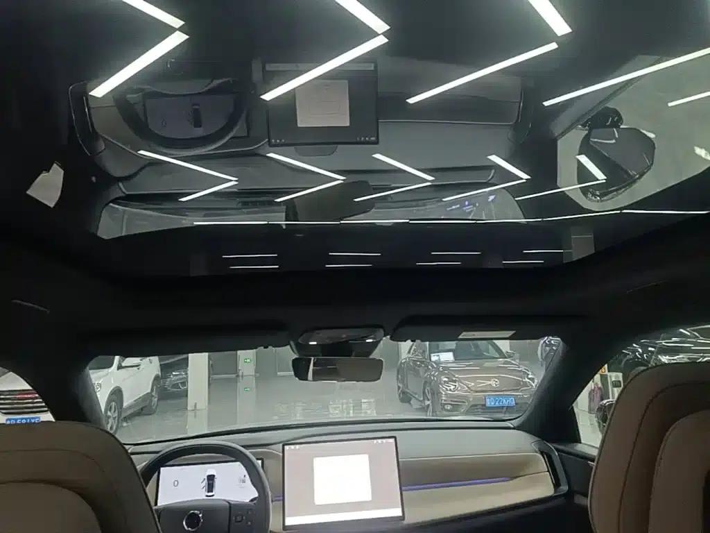 2026 Volvo XC70 Plug-in Hybrid, All-Wheel Drive, Extended Range Plus — миниатюра 18