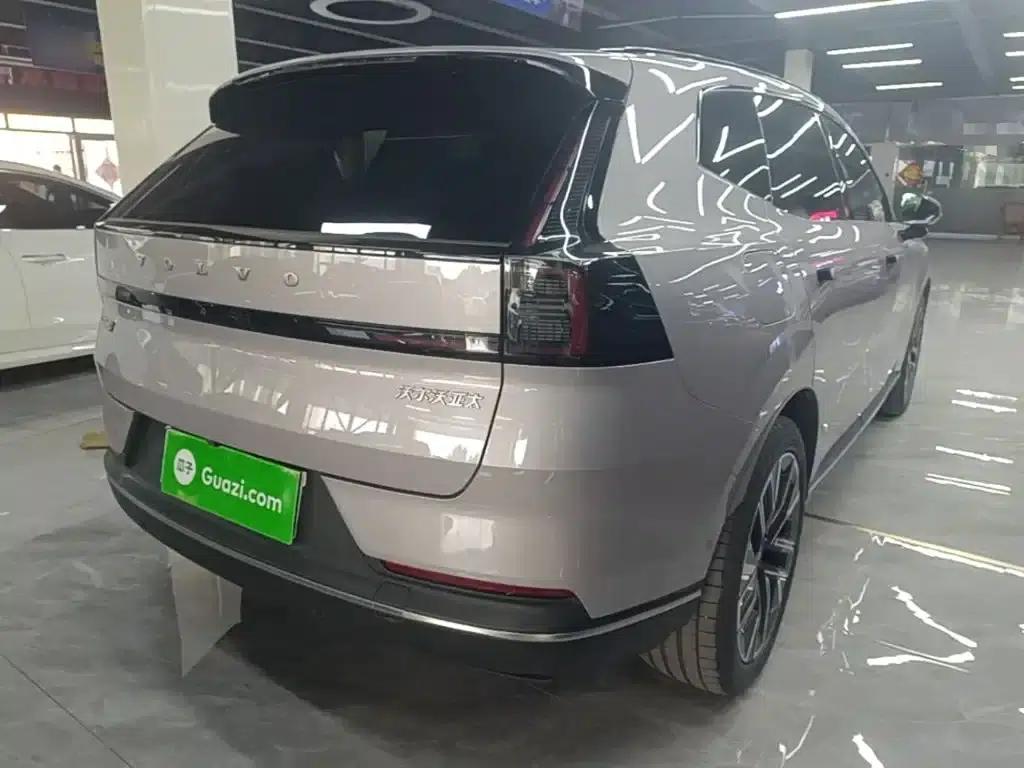 2026 Volvo XC70 Plug-in Hybrid, All-Wheel Drive, Extended Range Plus — миниатюра 7