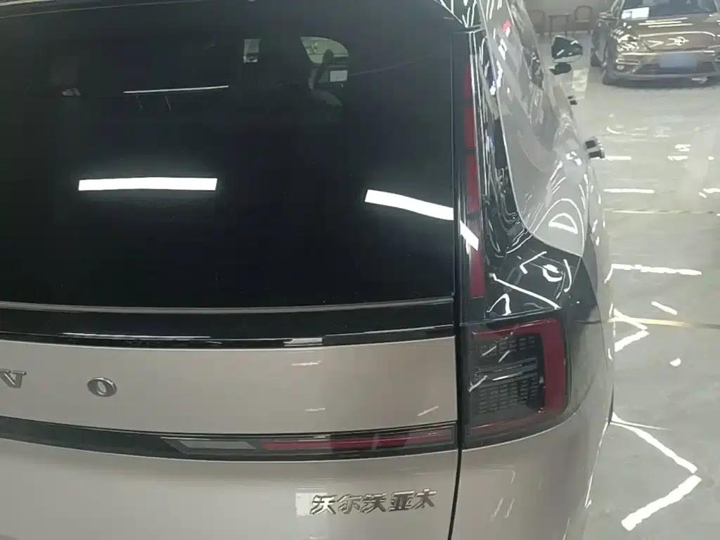 2026 Volvo XC70 Plug-in Hybrid, All-Wheel Drive, Extended Range Plus — миниатюра 8