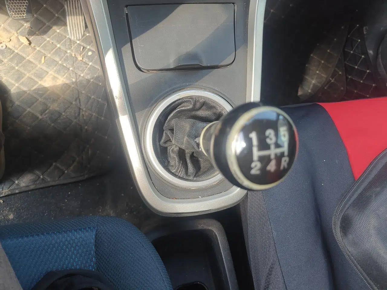 Suzuki Wagon R 2015 1.4L Manual All-Around Upgrade Version — миниатюра 14