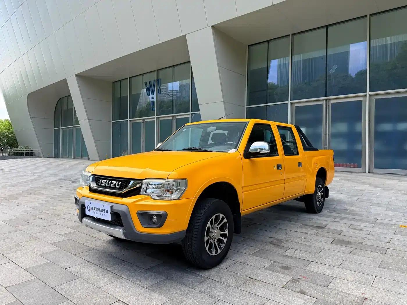 Qingling Isuzu T17 2023 Model 3.0T Diesel Four-Wheel Drive Flatbed Truck with Extended Wheelbase 4KH1CT6H1 — миниатюра 1