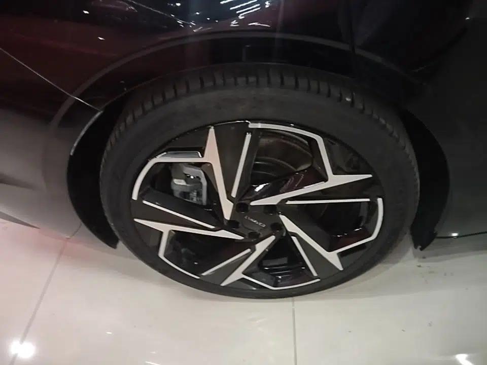 Lynk & Co Z10 2025 STARBUFF 95 kWh 680 km All-Wheel Drive Intelligent Driving — миниатюра 11