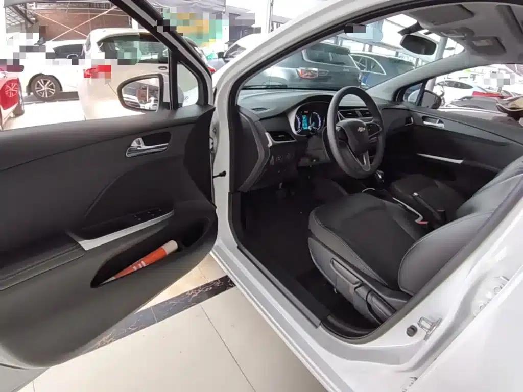 Chevrolet Aveo RV 2018 1.5L Automatic Smart Edition — миниатюра 16