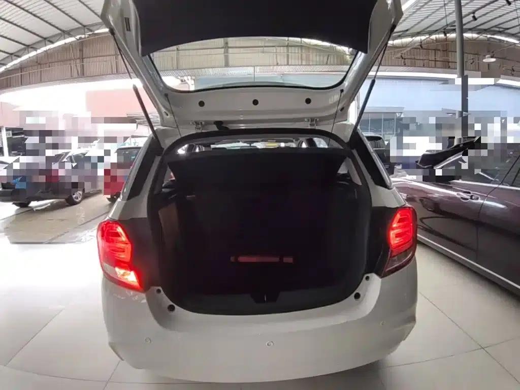 Chevrolet Aveo RV 2018 1.5L Automatic Smart Edition — миниатюра 19