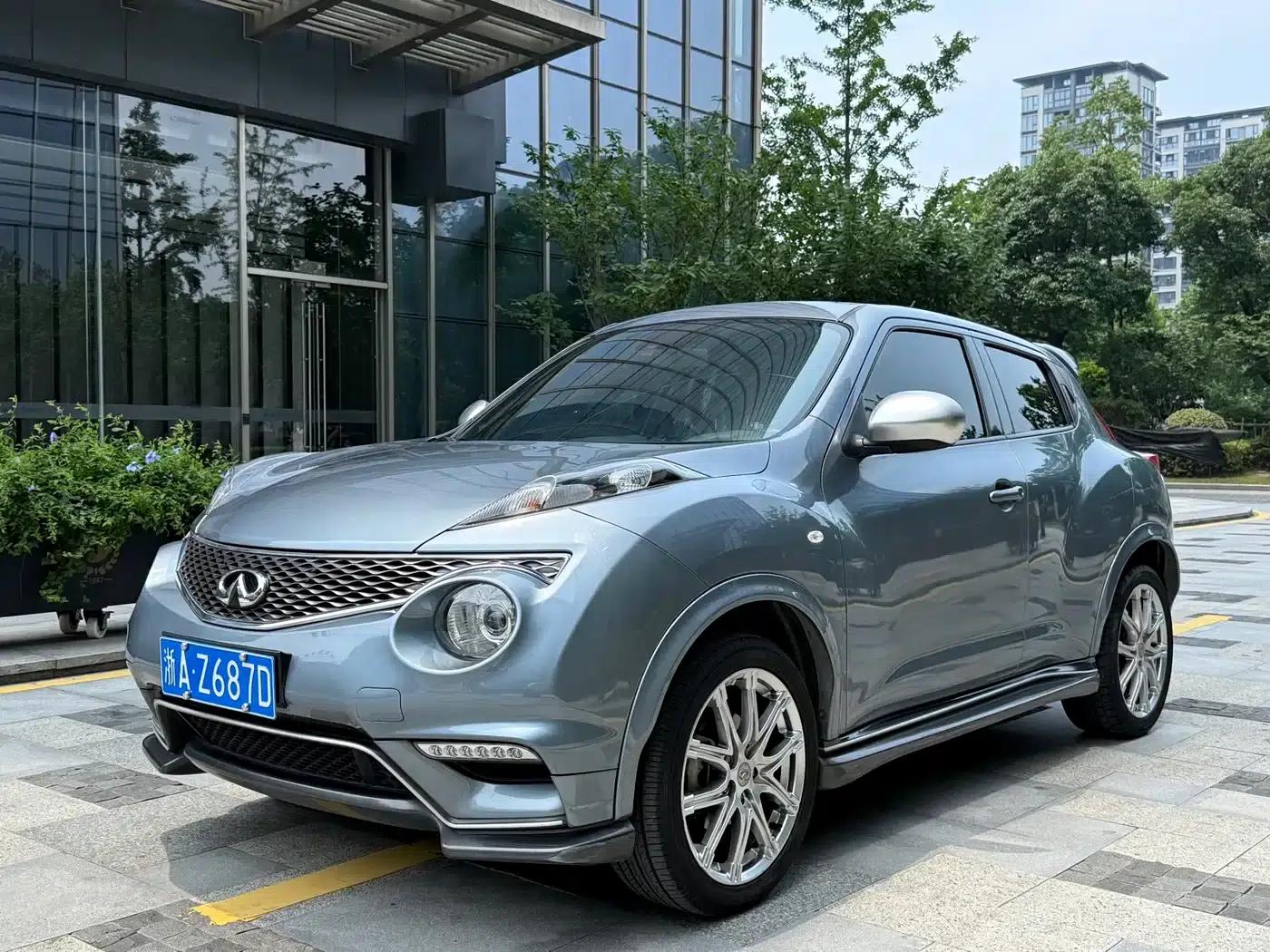 Infiniti ESQ 2014 1.6L Premium Edition — миниатюра 1
