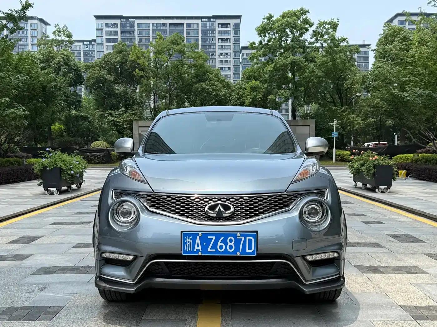 Infiniti ESQ 2014 1.6L Premium Edition — миниатюра 2