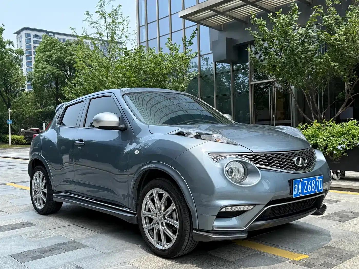 Infiniti ESQ 2014 1.6L Premium Edition — миниатюра 3