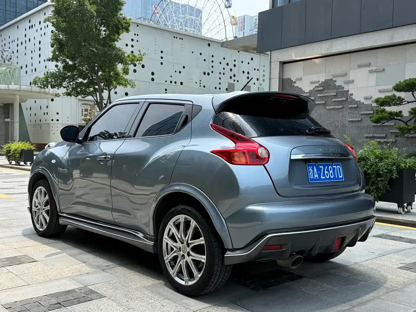 Infiniti ESQ 2014 1.6L Premium Edition — миниатюра 6