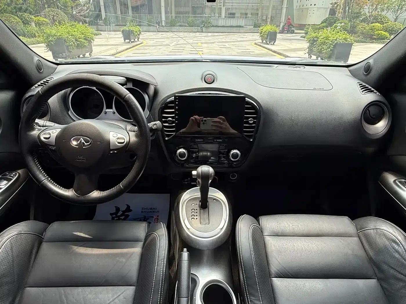 Infiniti ESQ 2014 1.6L Premium Edition — миниатюра 9