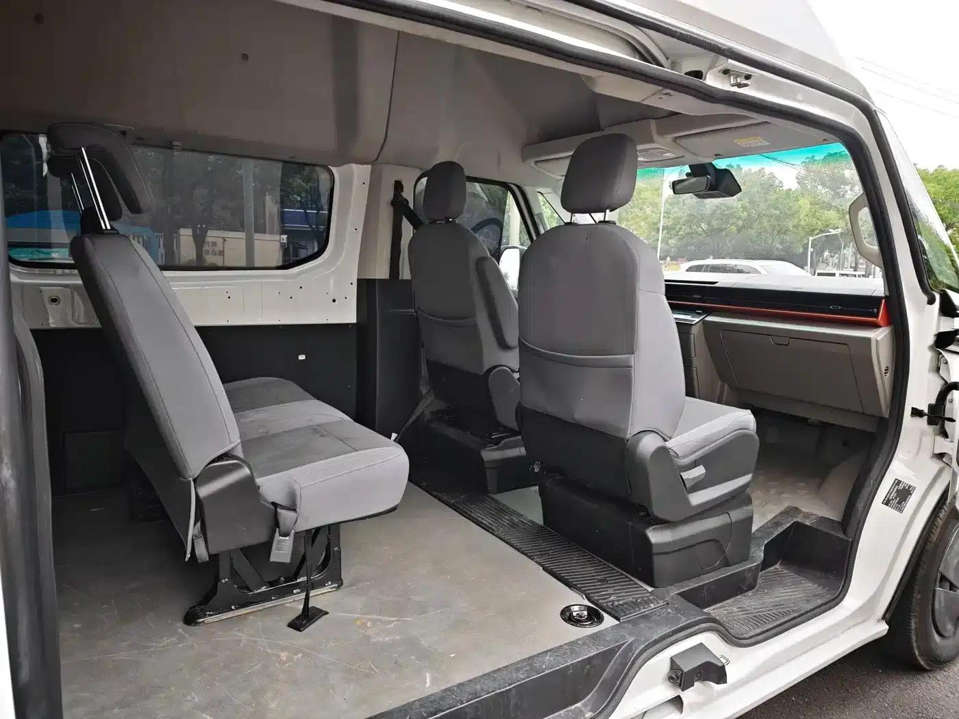 2025 Remote Super VAN, Driving Edition, Mid-Wheelbase High Roof, 68kWh Smart Chip — миниатюра 15