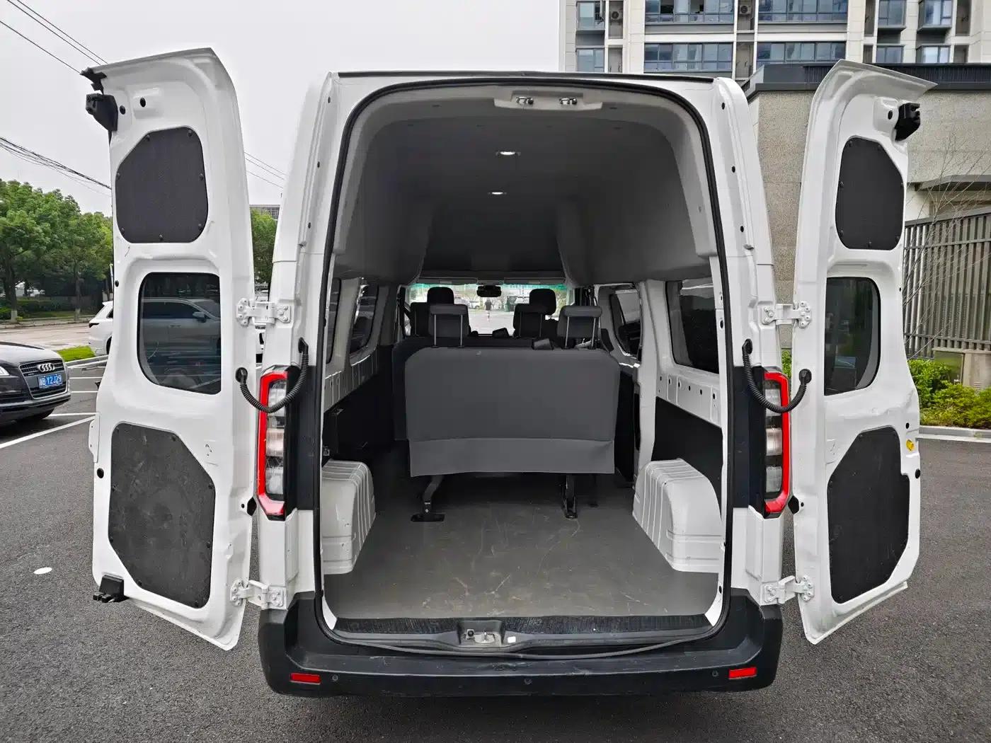 2025 Remote Super VAN, Driving Edition, Mid-Wheelbase High Roof, 68kWh Smart Chip — миниатюра 17