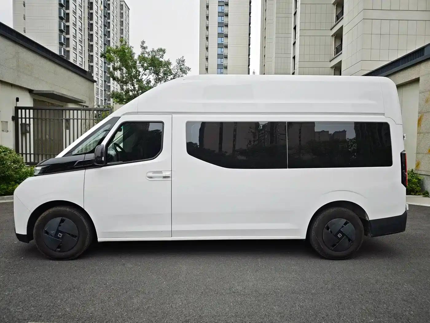 2025 Remote Super VAN, Driving Edition, Mid-Wheelbase High Roof, 68kWh Smart Chip — миниатюра 18