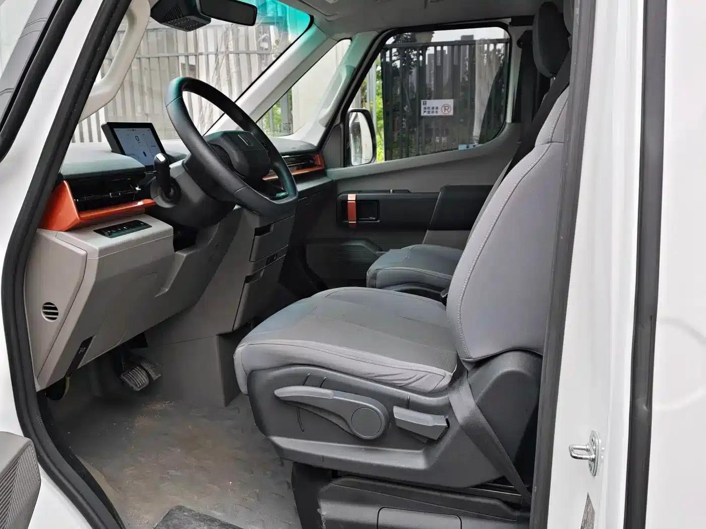 2025 Remote Super VAN, Driving Edition, Mid-Wheelbase High Roof, 68kWh Smart Chip — миниатюра 5