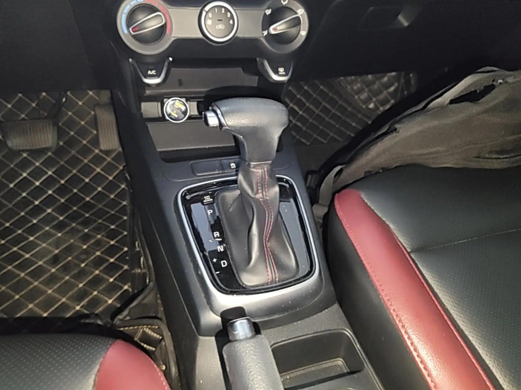 Kia KX Cross 2017 1.4L AT GLS — миниатюра 16