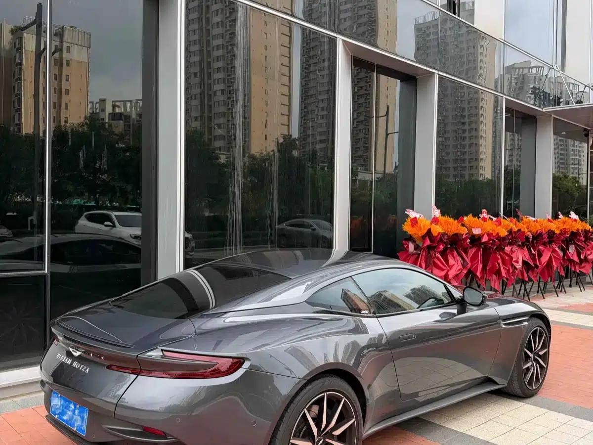 Aston Martin DB11 2023 4.0T V8 Coupe — миниатюра 3