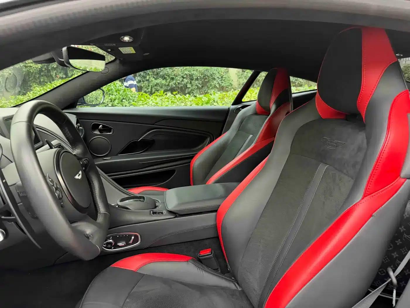 Aston Martin DB11 2023 4.0T V8 Coupe — миниатюра 6