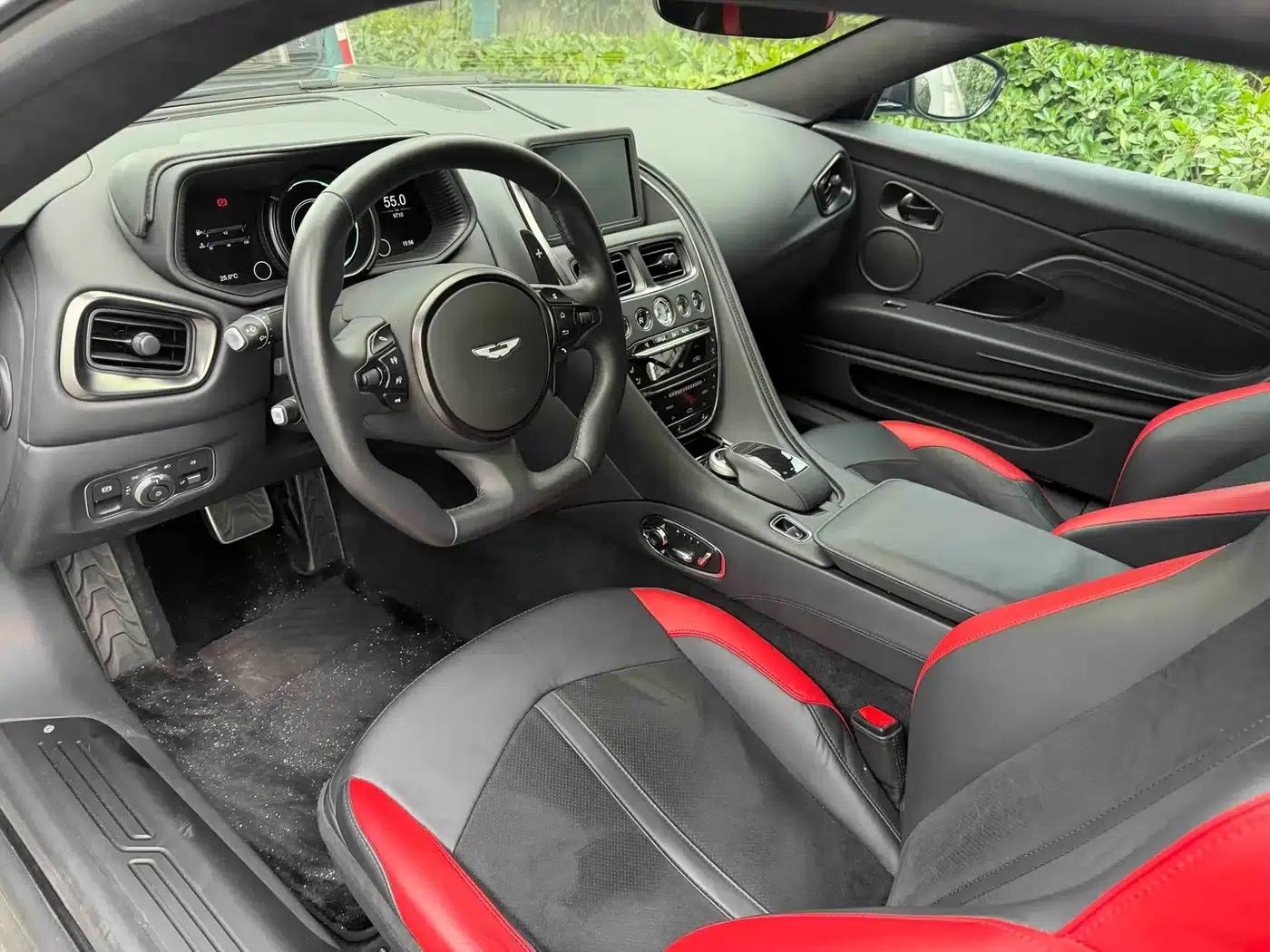 Aston Martin DB11 2023 4.0T V8 Coupe — миниатюра 9