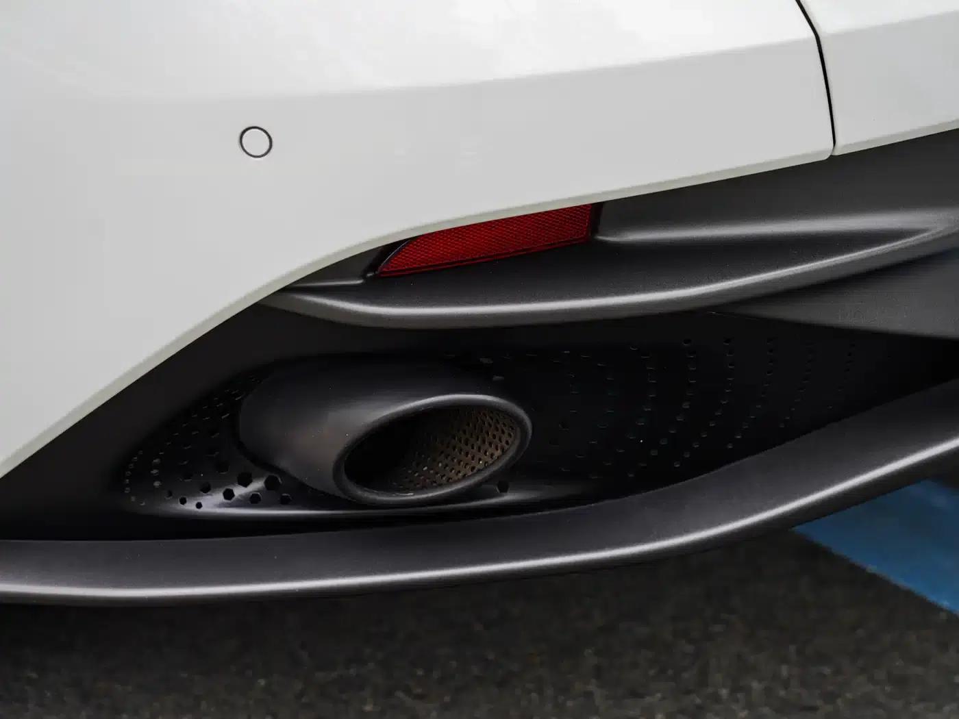 Aston Martin DB11 2019 4.0T V8 Volante — миниатюра 11