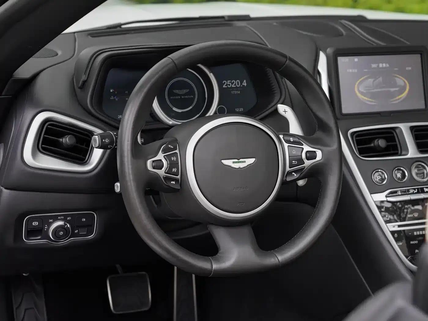 Aston Martin DB11 2019 4.0T V8 Volante — миниатюра 14