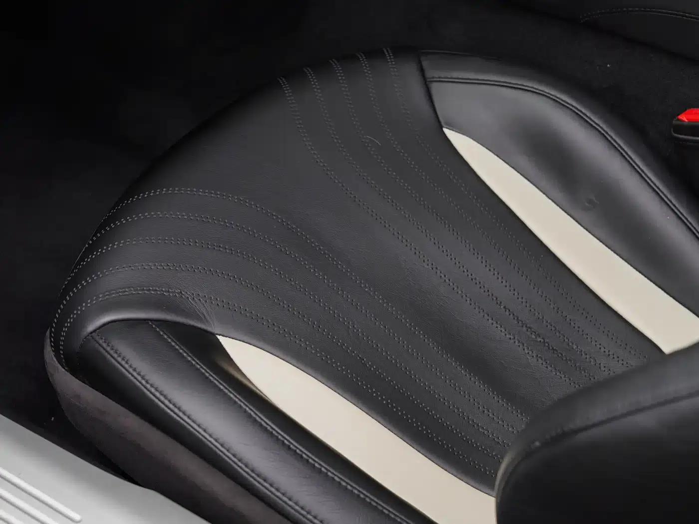 Aston Martin DB11 2019 4.0T V8 Volante — миниатюра 15