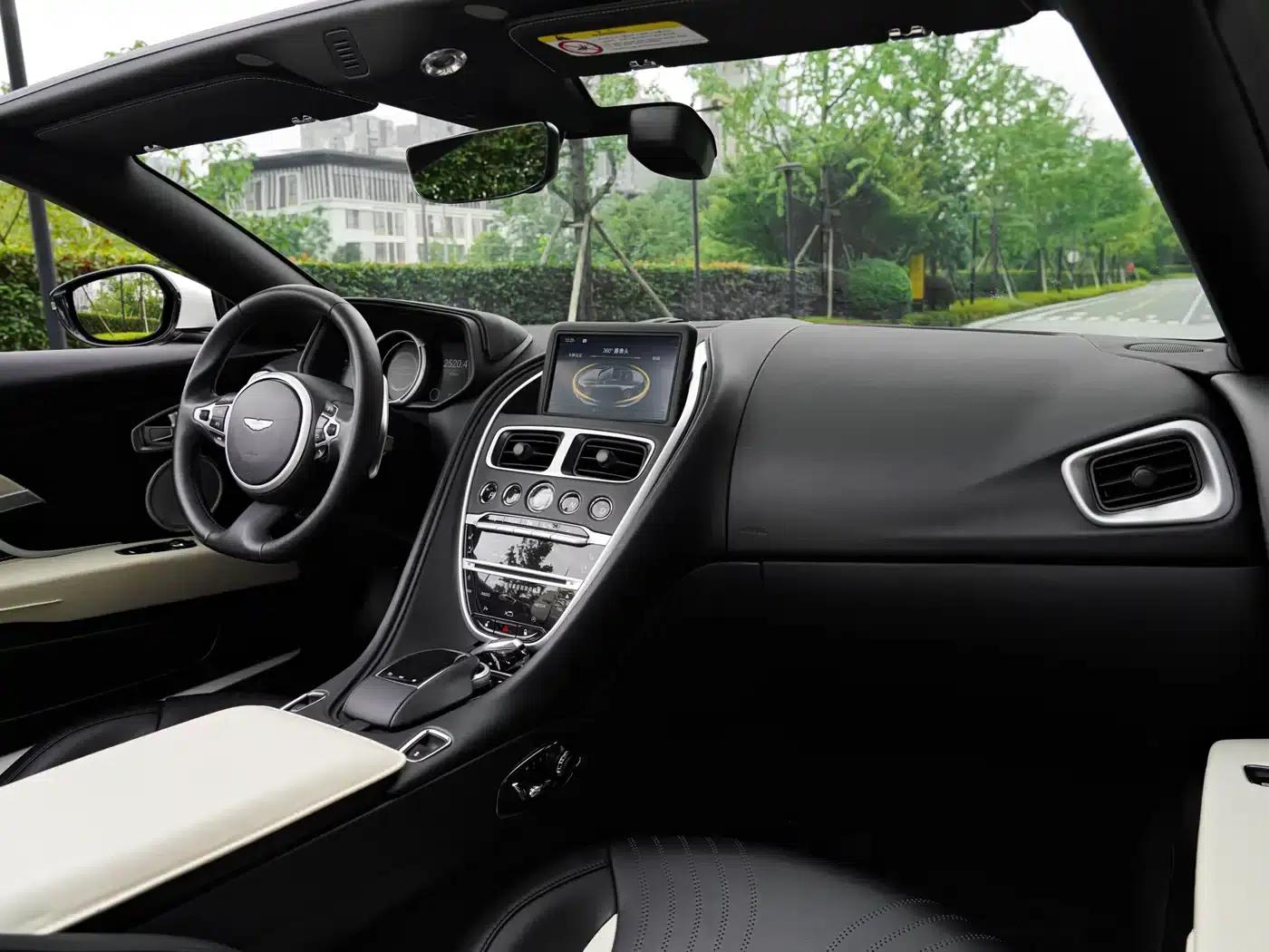 Aston Martin DB11 2019 4.0T V8 Volante — миниатюра 17