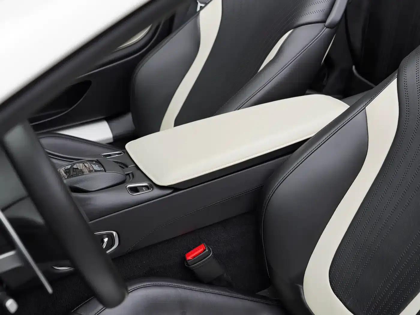Aston Martin DB11 2019 4.0T V8 Volante — миниатюра 23