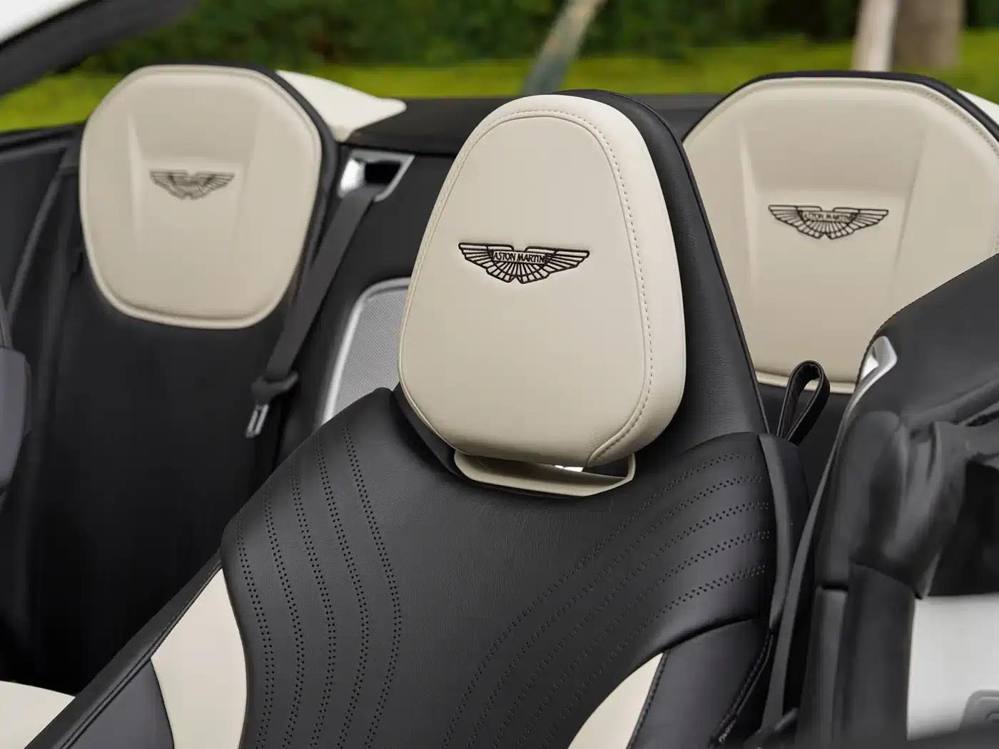 Aston Martin DB11 2019 4.0T V8 Volante — миниатюра 24
