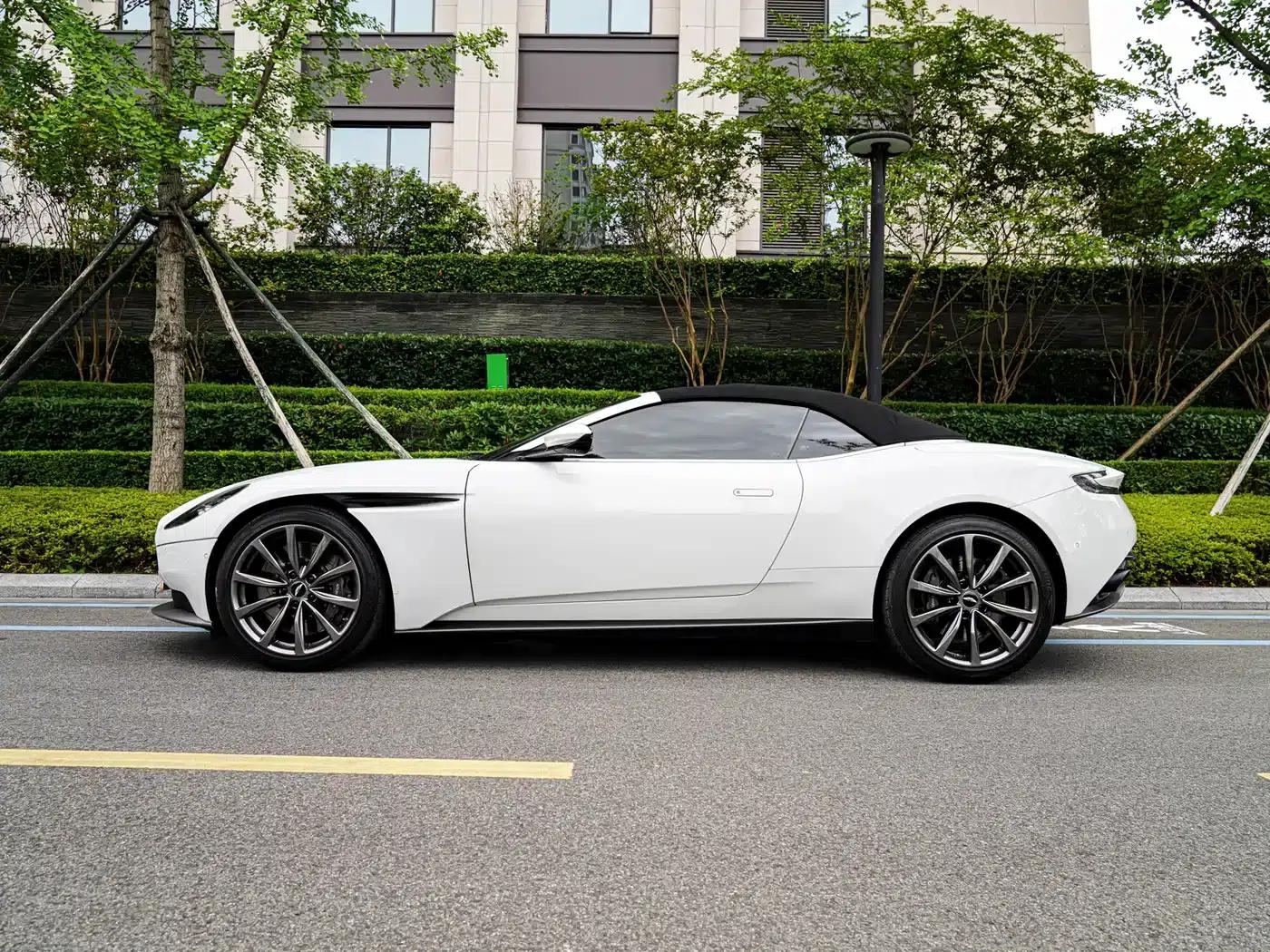 Aston Martin DB11 2019 4.0T V8 Volante — миниатюра 26