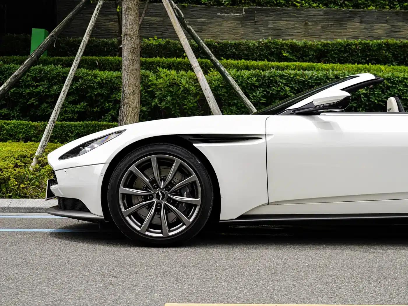 Aston Martin DB11 2019 4.0T V8 Volante — миниатюра 6