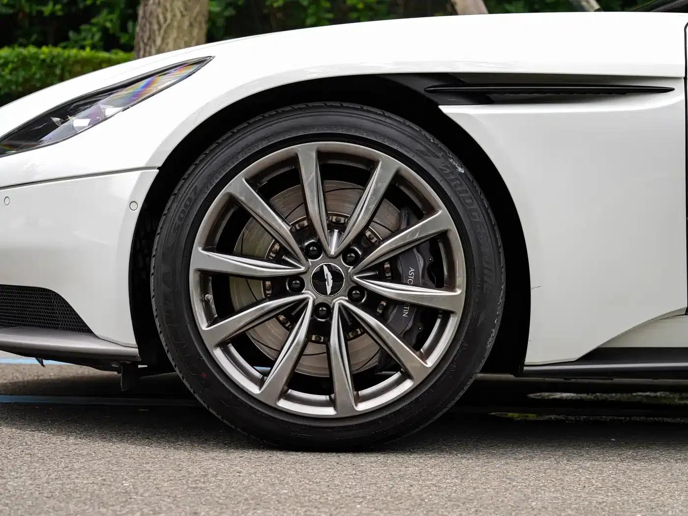 Aston Martin DB11 2019 4.0T V8 Volante — миниатюра 7
