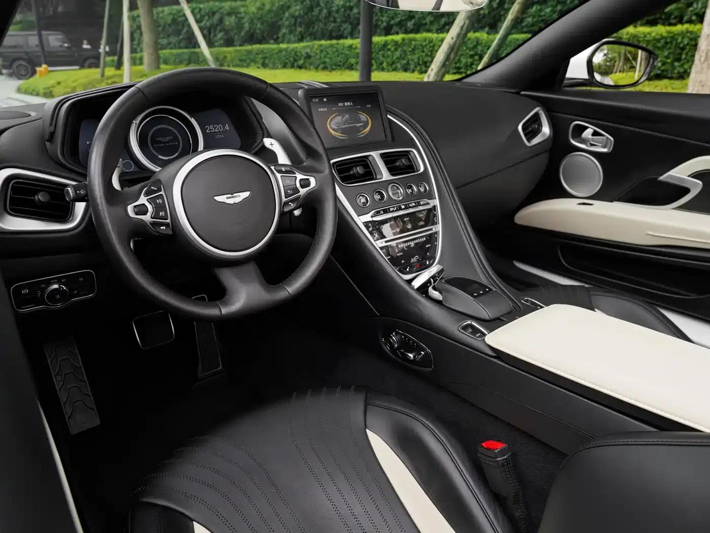 Aston Martin DB11 2019 4.0T V8 Volante — миниатюра 10