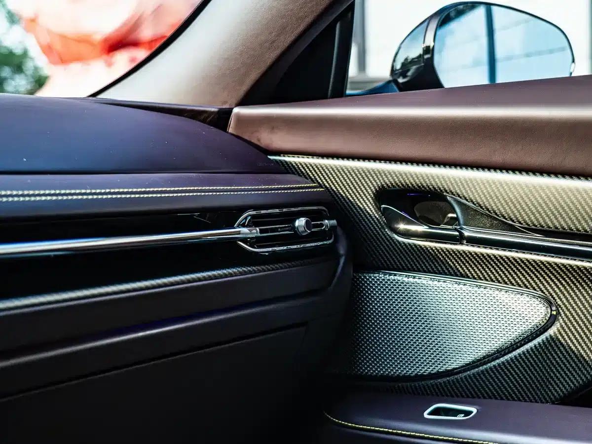 Aston Martin DB12 2023 4.0T V8 Coupe — миниатюра 12