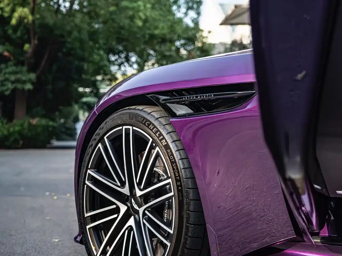 Aston Martin DB12 2023 4.0T V8 Coupe — миниатюра 5
