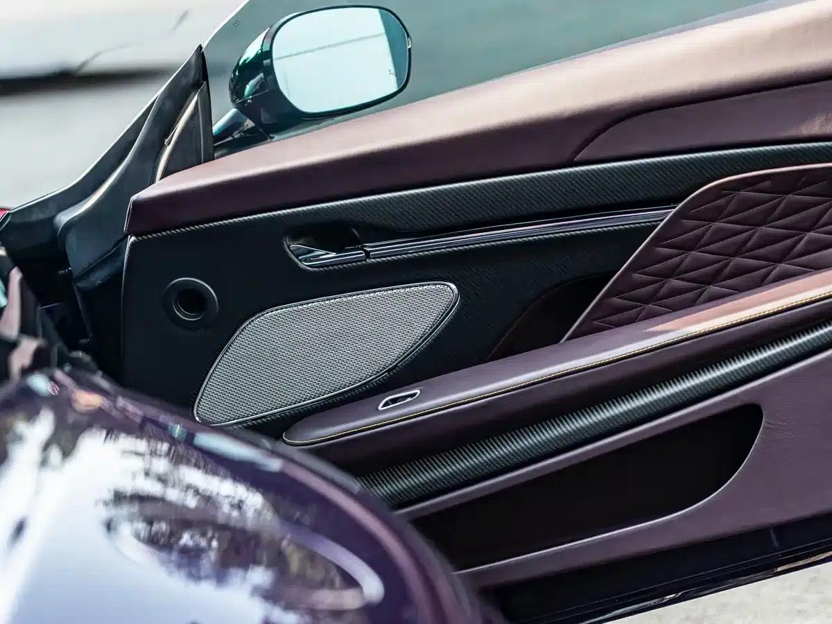 Aston Martin DB12 2023 4.0T V8 Coupe — миниатюра 8