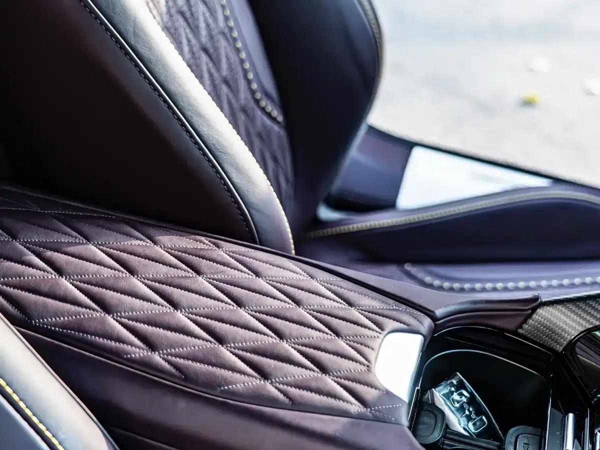 Aston Martin DB12 2023 4.0T V8 Coupe — миниатюра 9