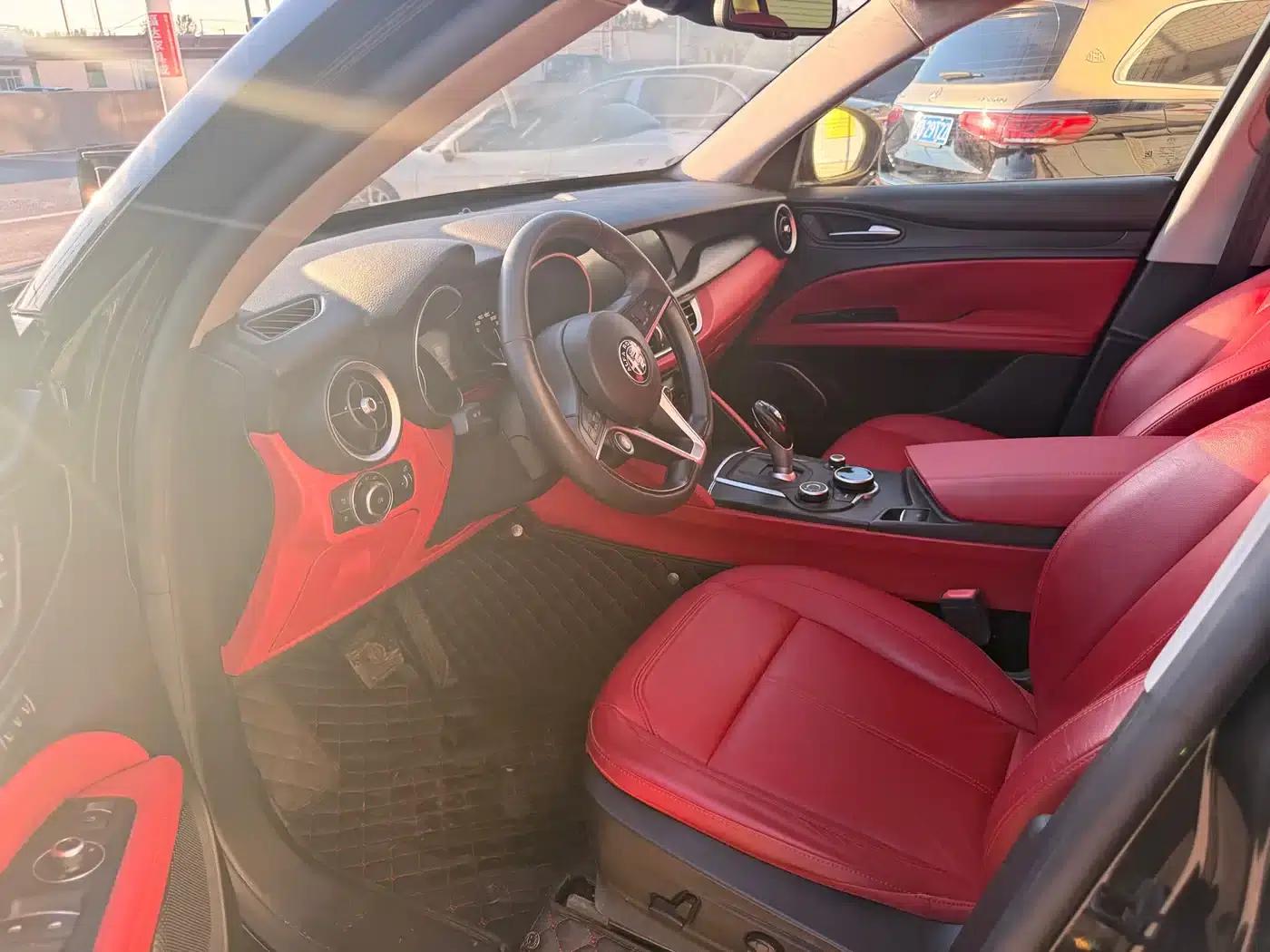 2017 Stelvio 2.0T 200HP Elite Edition — миниатюра 4