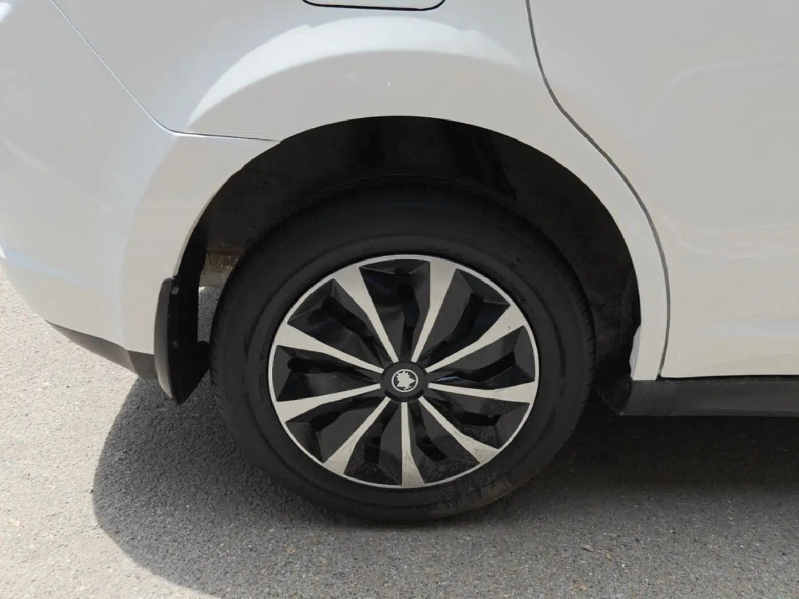 Venucia R50 2015 1.6L Automatic Fashion Edition — миниатюра 11