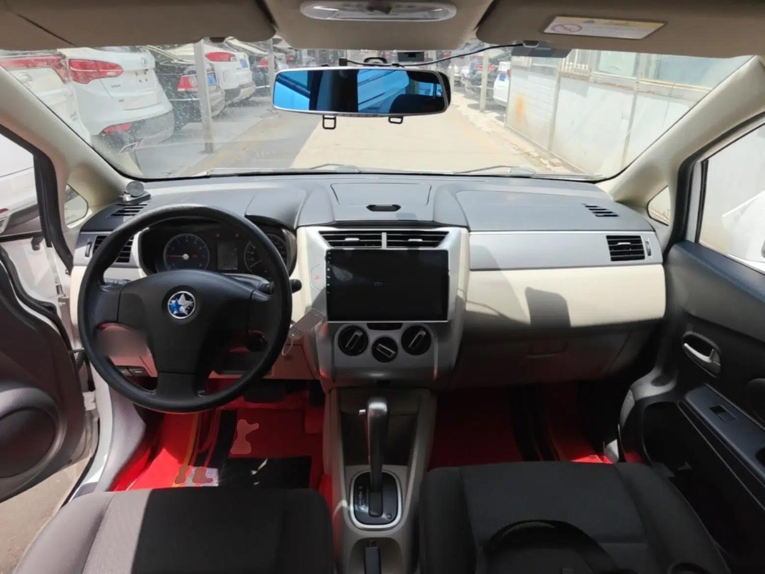 Venucia R50 2015 1.6L Automatic Fashion Edition — миниатюра 12