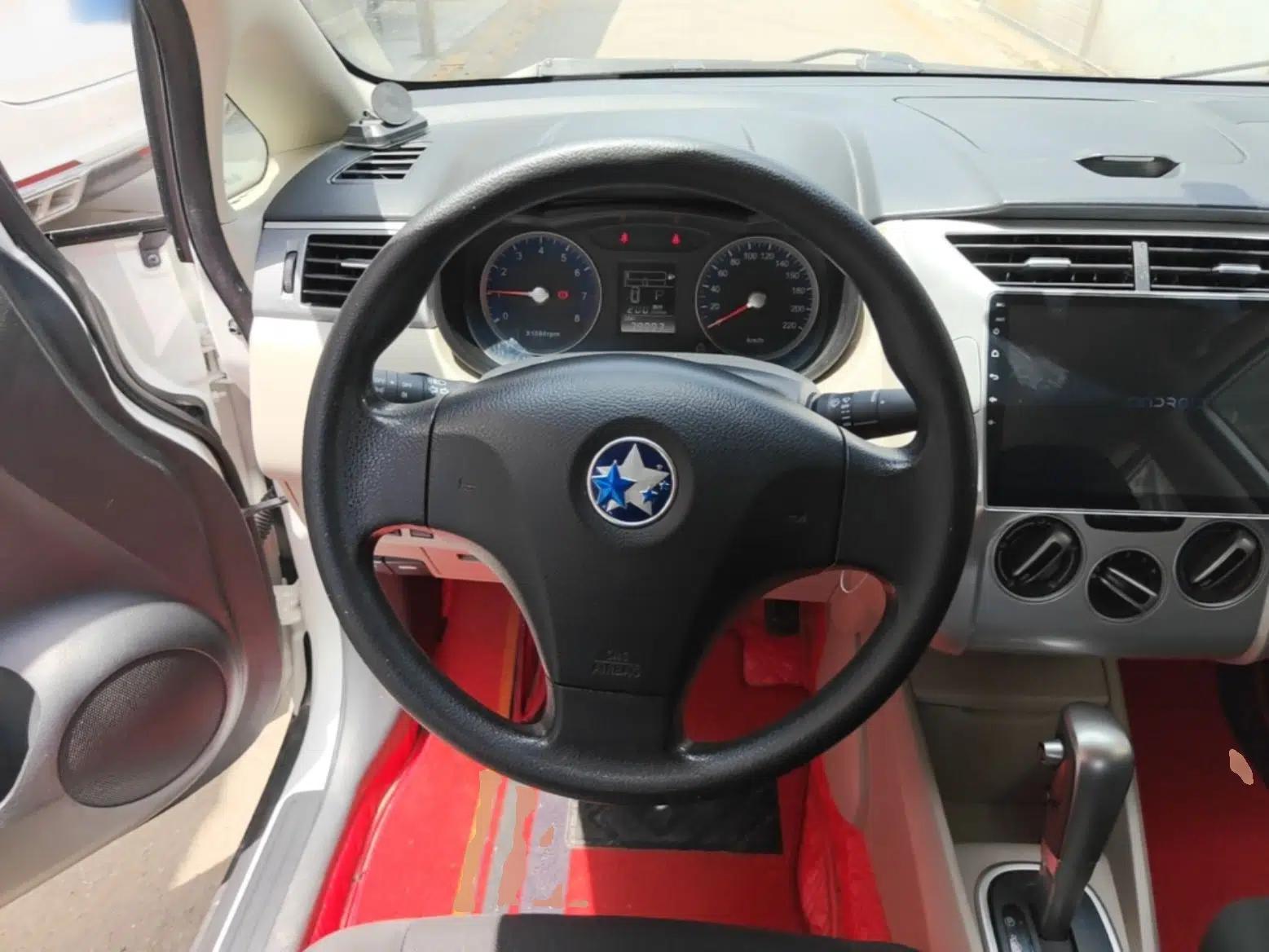 Venucia R50 2015 1.6L Automatic Fashion Edition — миниатюра 13