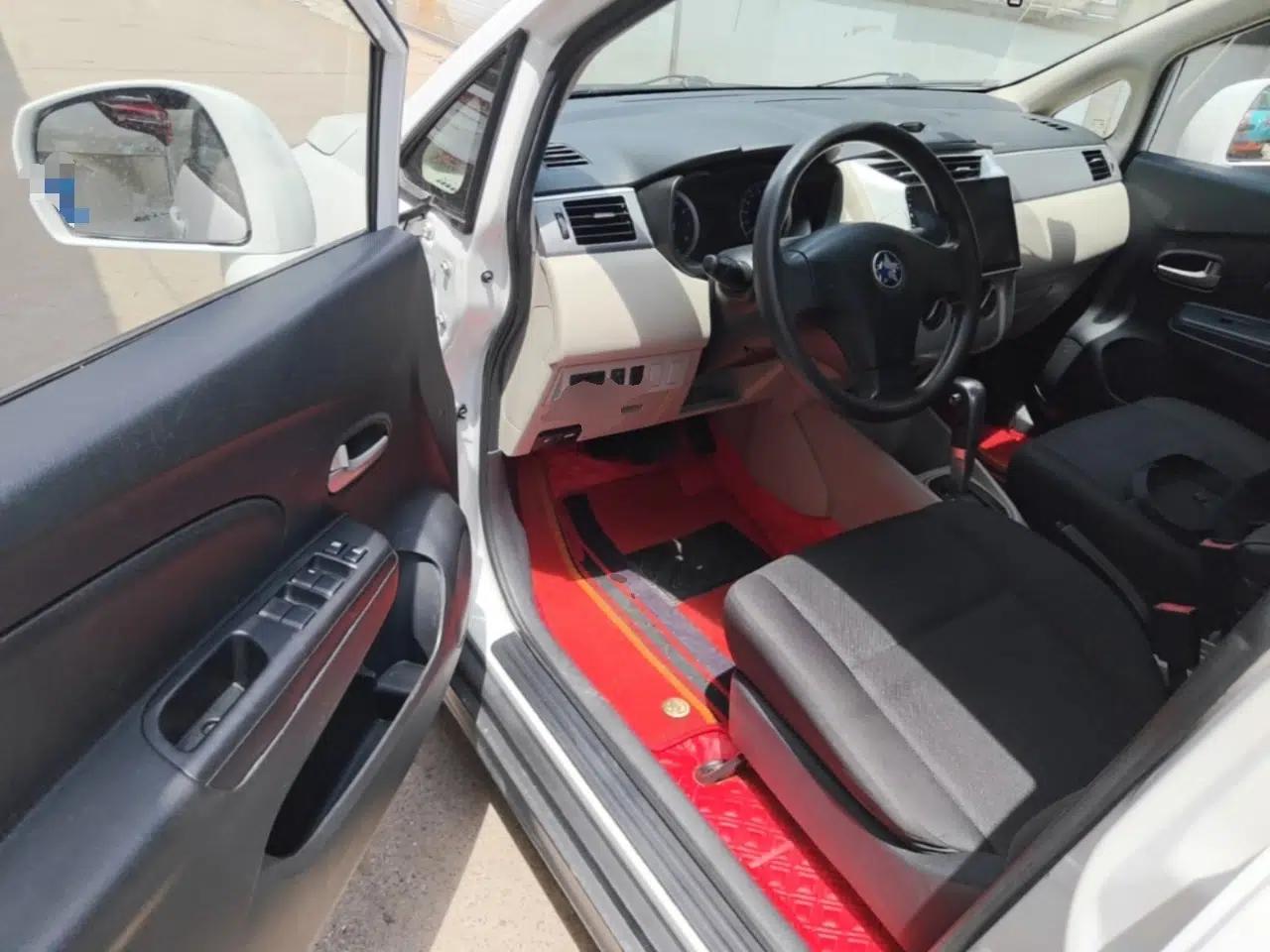 Venucia R50 2015 1.6L Automatic Fashion Edition — миниатюра 18